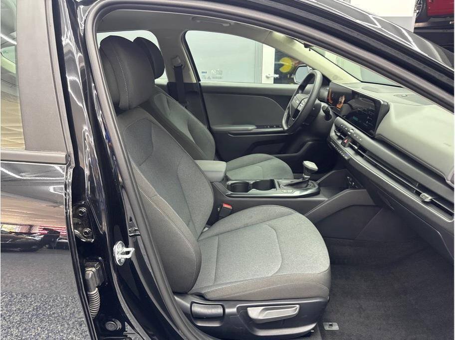 Used 2025 Kia K4 FWD image 19
