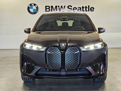 Used 2024 BMW iX xDrive50 w/ Sport Package AWD/4WD image 6