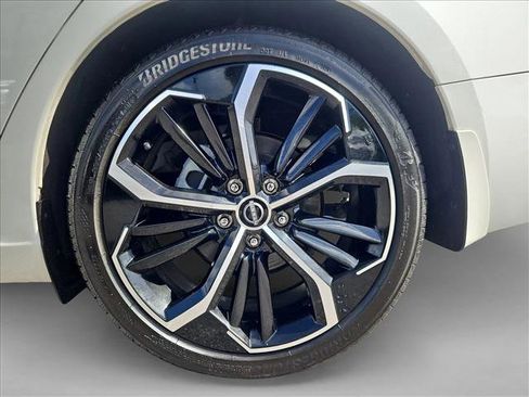 Used 2024 Nissan Altima 2.5 SR w/ SR Premium Package FWD image 25
