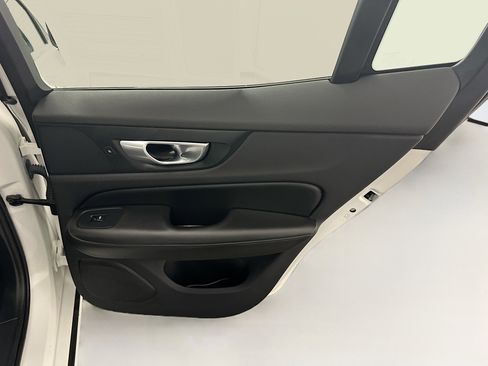 Used 2025 Volvo S60 B5 Core image 32