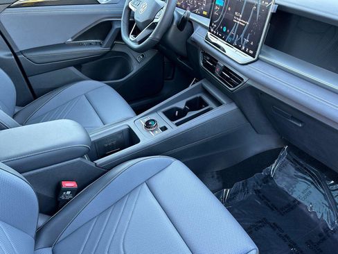 New 2026 Volkswagen Tiguan SE R-Line image 15