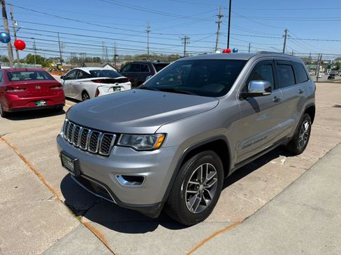 Used 2018 Jeep Grand Cherokee Limited AWD/4WD image 5