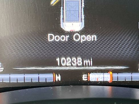 Used 2022 Jeep Renegade Latitude w/ Convenience Group image 12