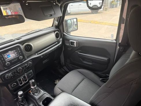 Used 2018 Jeep Wrangler Unlimited Sport S AWD/4WD image 17