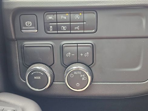 Used 2025 Chevrolet Tahoe LS RWD image 19