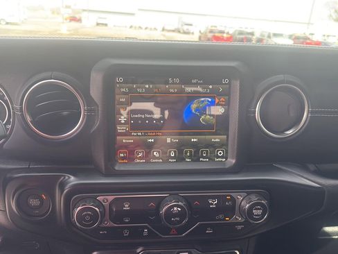 Used 2022 Jeep Gladiator Overland w/ Popular Equipment Package AWD/4WD image 18