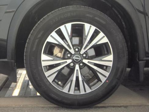 Used 2023 Nissan Rogue SV w/ SV Premium B Package FWD image 9