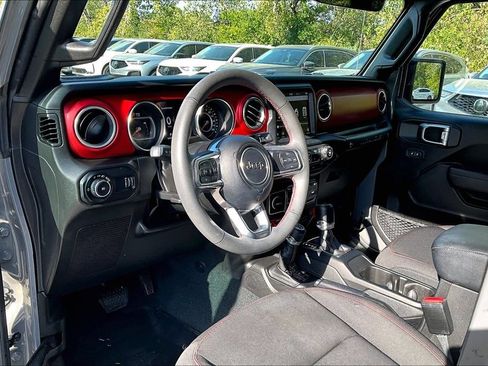 Used 2023 Jeep Wrangler Unlimited Rubicon w/ Cold Weather Group AWD/4WD image 15