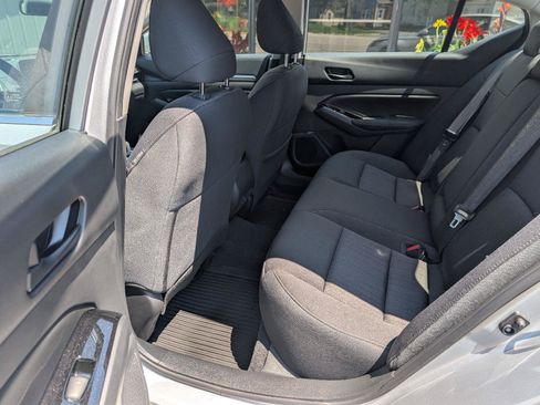 Used 2023 Nissan Altima 2.5 SV FWD image 19