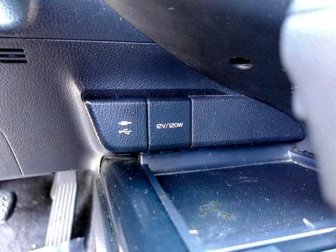 Used 2019 Toyota Camry LE FWD image 19