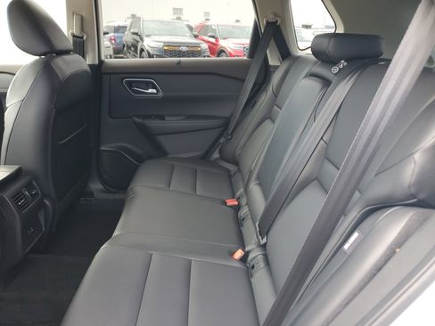 Used 2021 Nissan Rogue SV w/ Premium Package image 13