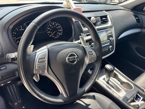 Used 2017 Nissan Altima 2.5 SR w/ Midnight Edition Package FWD image 10