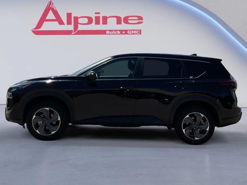 Used 2026 Nissan Rogue SV FWD image 2