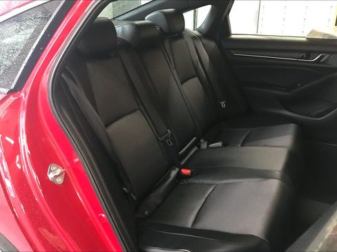 Used 2018 Honda Accord Sport image 17