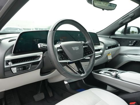 Certified 2024 Cadillac Lyriq Luxury AWD/4WD image 17