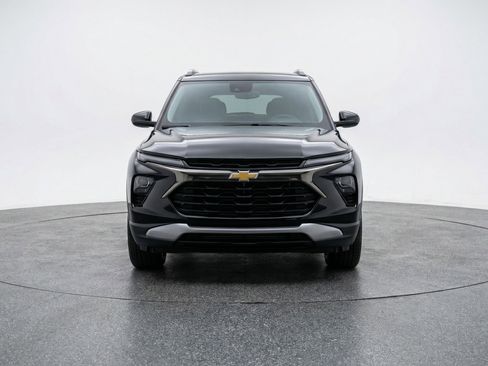 Used 2025 Chevrolet TrailBlazer LT w/ Driver Confidence Package AWD/4WD image 2