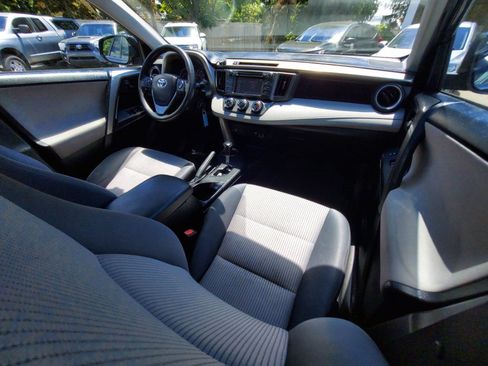 Used 2015 Toyota RAV4 LE AWD/4WD image 11
