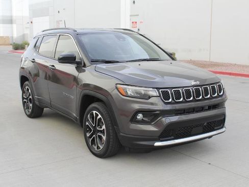 Used 2024 Jeep Compass Limited AWD/4WD image 3