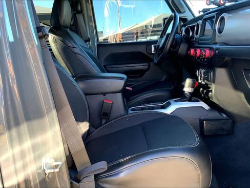 Used 2023 Jeep Gladiator Sport image 8