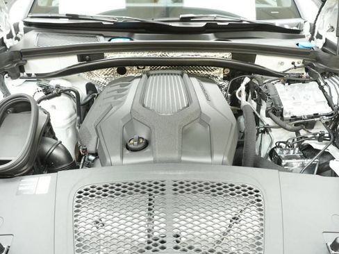 Certified 2026 Porsche Macan AWD/4WD image 30
