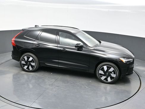 Used 2023 Volvo XC60 T8 Ultimate w/ Climate Package image 38
