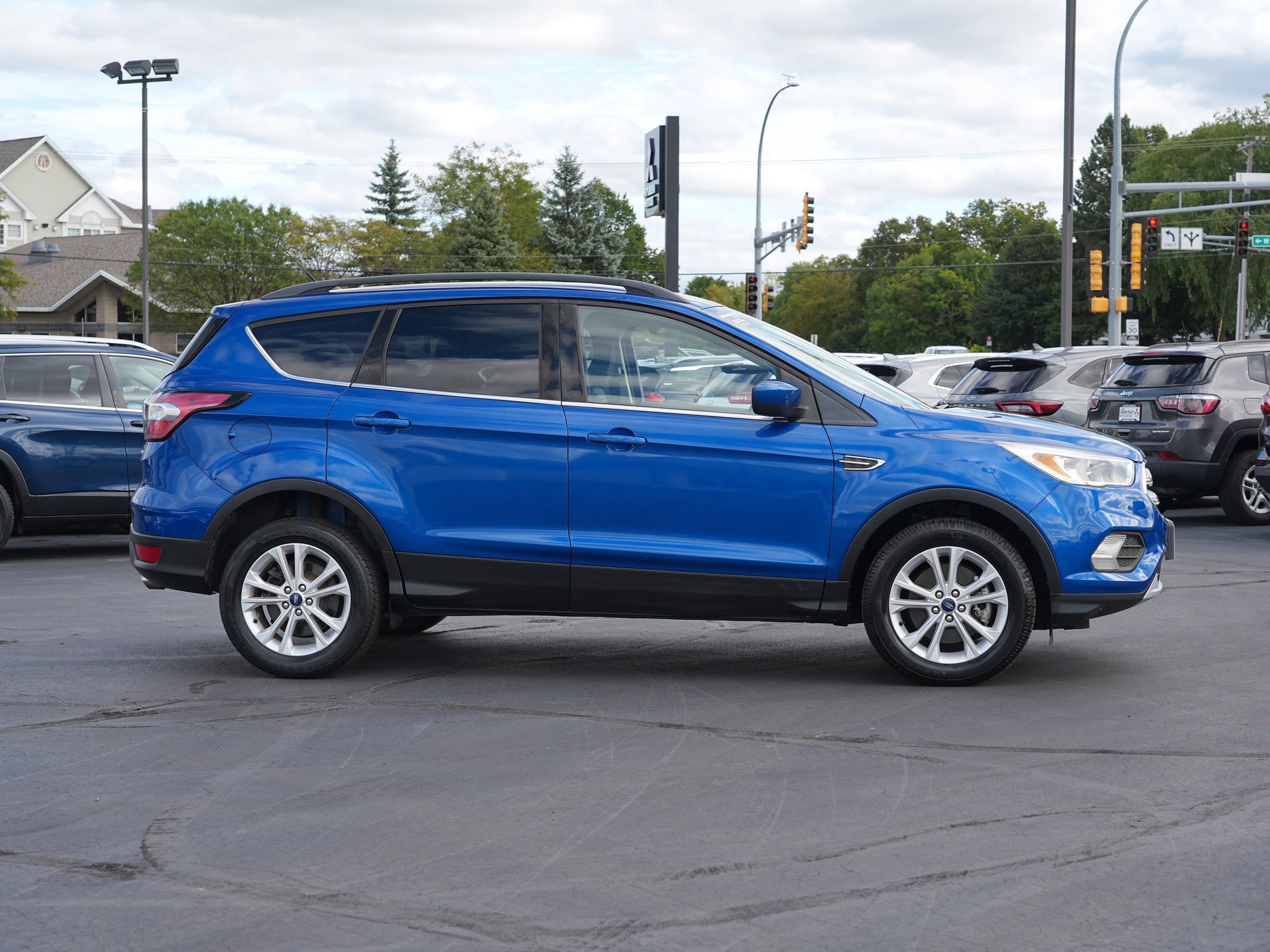 Used 2018 Ford Escape SE AWD/4WD image 2