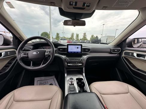 Used 2020 Ford Explorer XLT w/ Equipment Group 202A AWD/4WD image 13