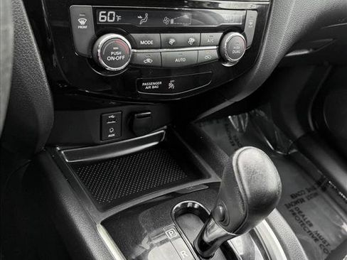Used 2015 Nissan Rogue SL w/ SL Premium Package AWD/4WD image 16