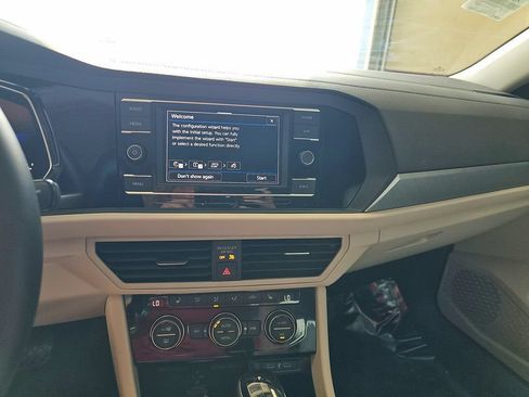 Used 2023 Volkswagen Jetta SE FWD image 12