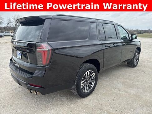 Used 2025 Chevrolet Suburban Z71 AWD/4WD image 7
