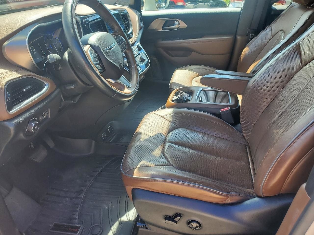 Used 2017 Chrysler Pacifica Limited FWD image 18