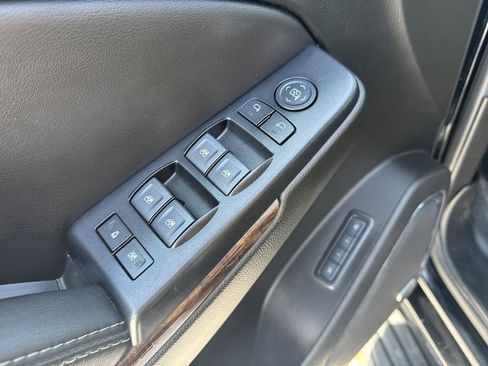 Used 2019 Chevrolet Suburban LT image 14