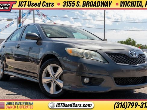 Used 2011 Toyota Camry SE w/ SE Extra-Value Pkg #1 FWD image 8