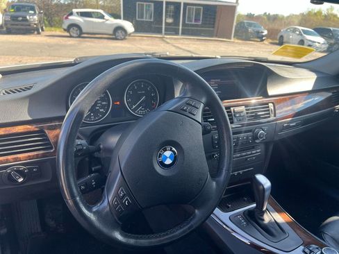 Used 2011 BMW 328i xDrive Sedan AWD/4WD image 3