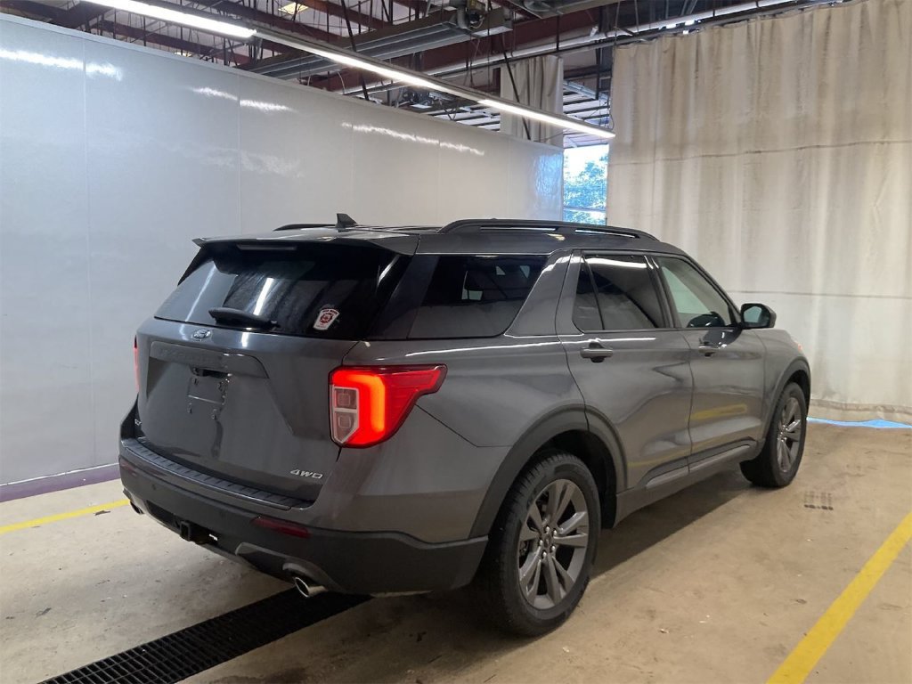 Used 2021 Ford Explorer XLT w/ Equipment Group 202A AWD/4WD image 2