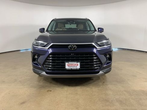 Used 2024 Toyota Grand Highlander AWD image 3