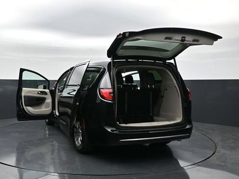 Used 2024 Chrysler Pacifica Touring-L FWD image 46