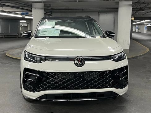 New 2026 Volkswagen Tiguan SE R-Line AWD/4WD image 32