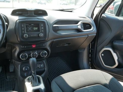Used 2017 Jeep Renegade Latitude w/ Popular Equipment Group AWD/4WD image 23