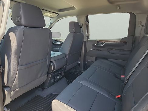 New 2026 GMC Sierra 1500 SLE w/ Preferred Package image 9