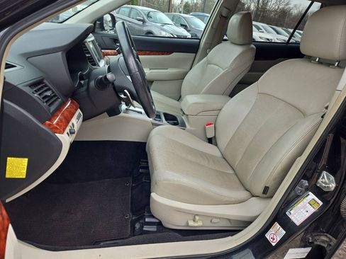 Used 2011 Subaru Outback 2.5i Limited AWD/4WD image 12