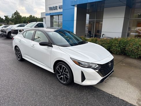 Used 2024 Nissan Sentra SR image 2