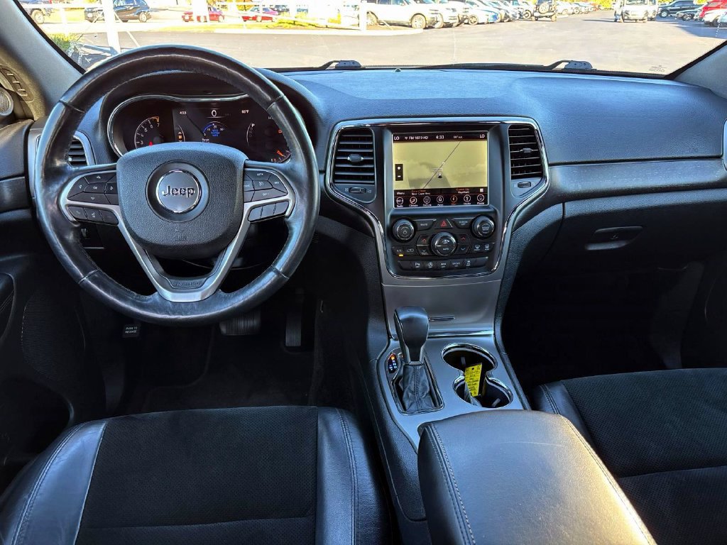 Used 2018 Jeep Grand Cherokee Altitude AWD/4WD image 11