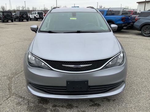 Used 2020 Chrysler Voyager Lxi image 3