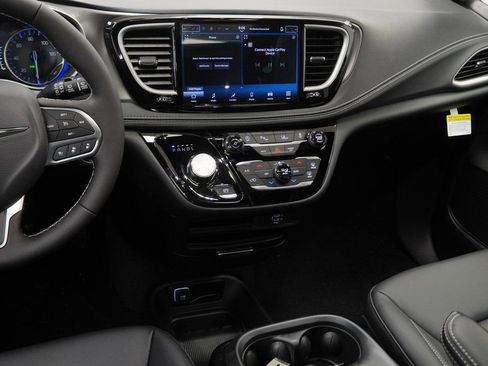 New 2026 Chrysler Pacifica Select image 21