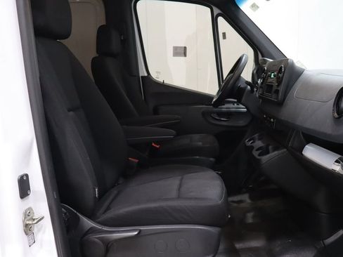 Used 2021 Mercedes-Benz Sprinter 2500 w/ Driver Convenience Package image 15