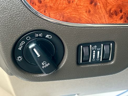 Used 2015 Chrysler Town & Country Touring w/ Driver Convenience Group image 22