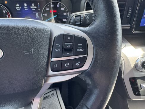Used 2023 Ford Explorer XLT w/ Equipment Group 202A RWD image 9