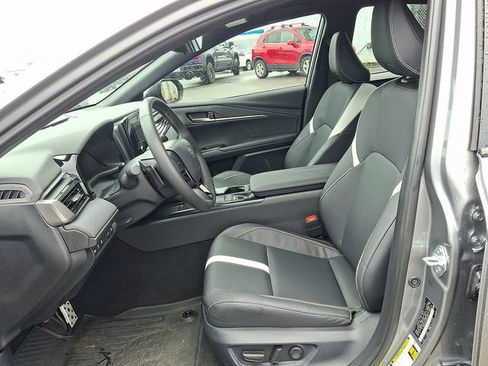 Used 2025 Toyota Camry SE FWD image 10