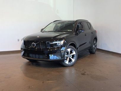 New 2026 Volvo XC40 B5 Core w/ Climate Package